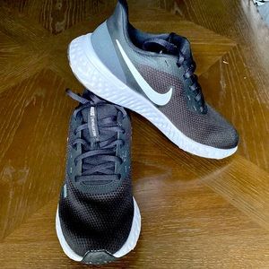 Nike revolution running sneaker